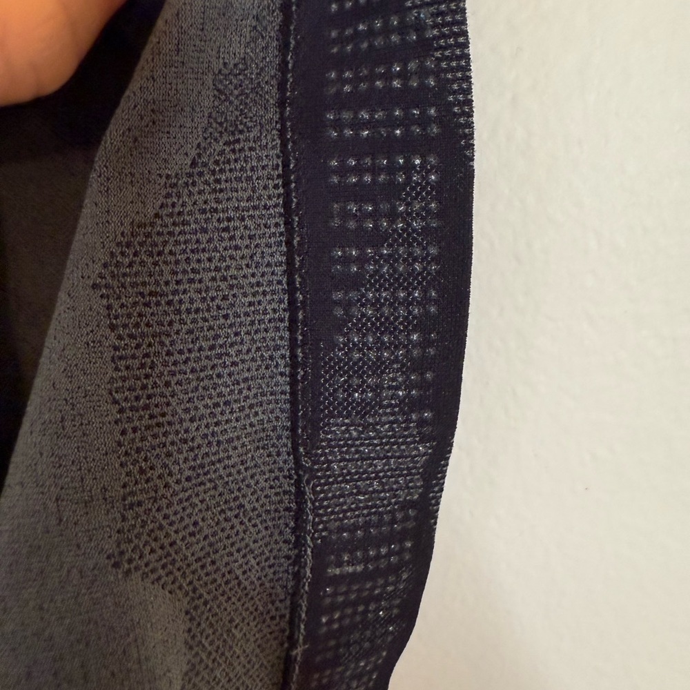 ATHLETA Momentum Seamless Tank Top Black Camo Racerback - Picture 4 of 5